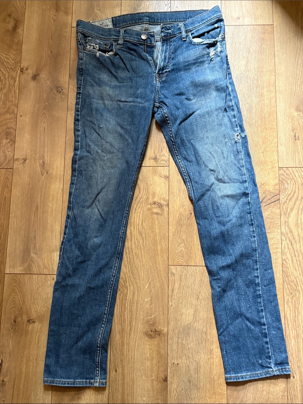 Hollister Men's Blue Distressed Straight Jeans
